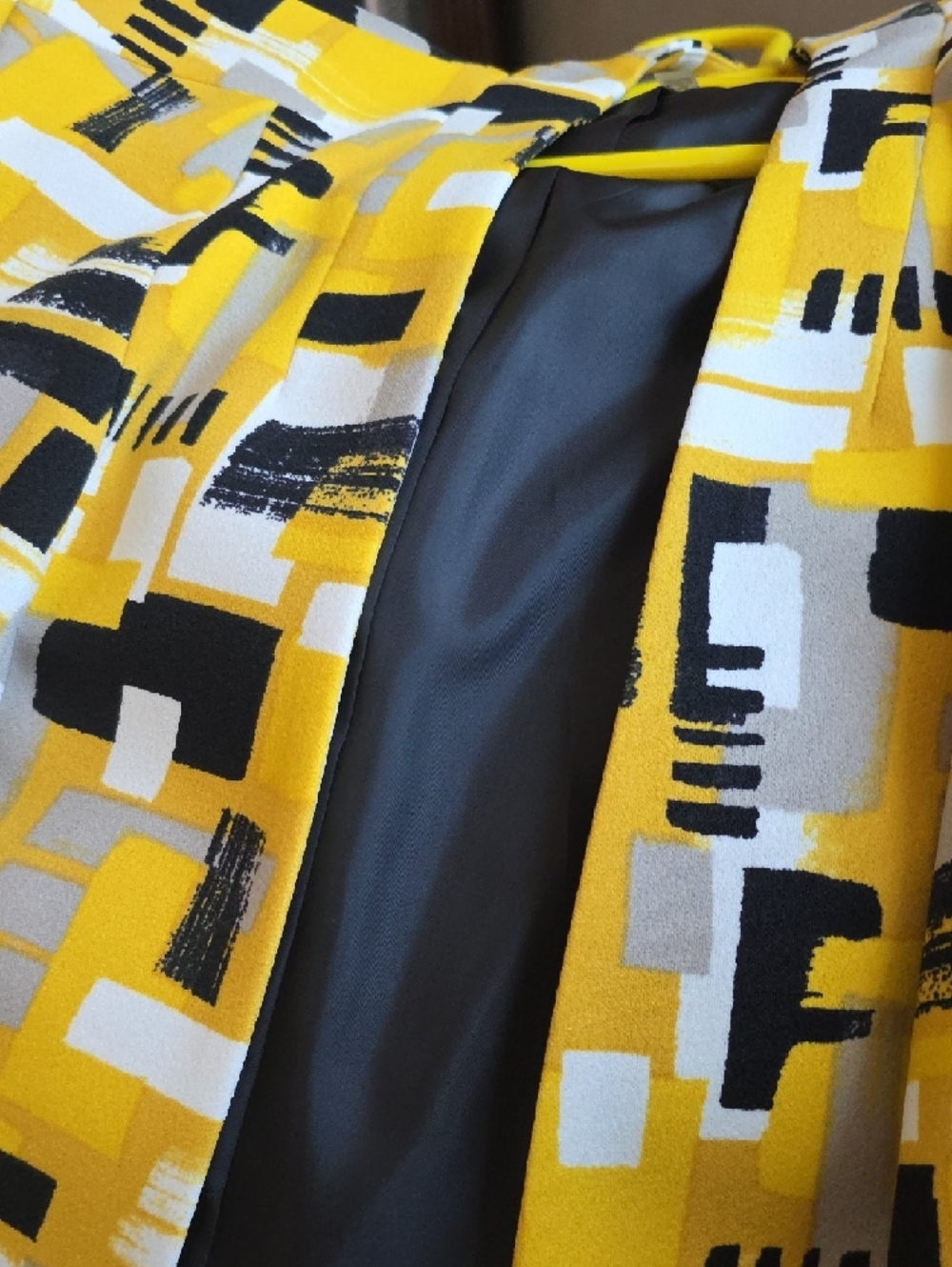 Kasper Yellow Abstract Print Jacket - Picture 2 of 7
